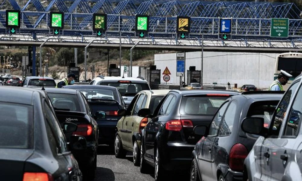 Οι Αθηναίοι εγκαταλείπουν το κλεινόν άστυ για Πάσχα στο χωριό (βίντεο)